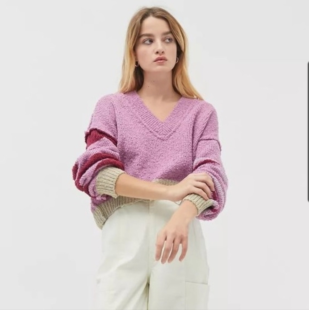 Urban Outfitters Notched V-Neck Sweater Size M
